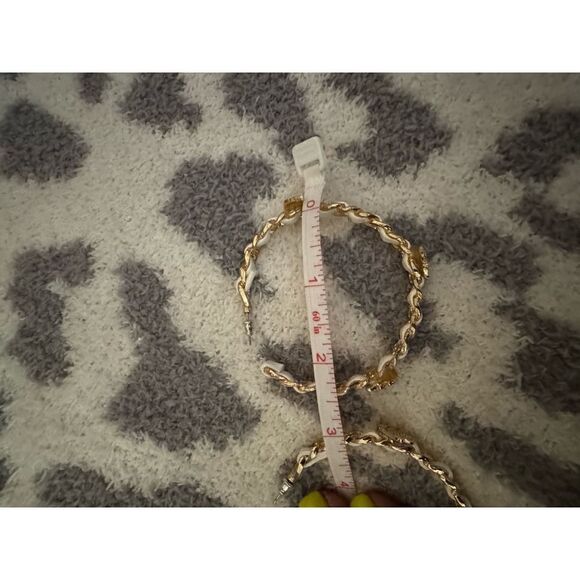 Hoop Earrings lg/xl  leather woven curb chain queen bee - Picture 6 of 7